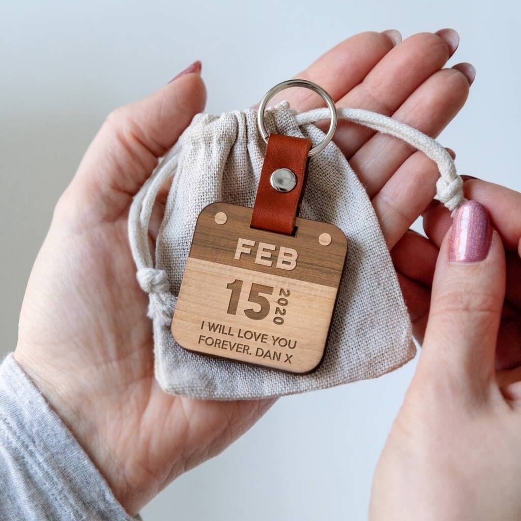 Personalised Wooden Calendar Date Anniversary Keyring - Dustandthings.com